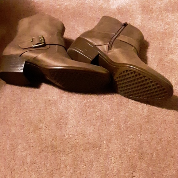 Aerosole  A2. Booties - Picture 8 of 8